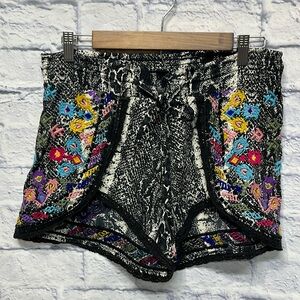 Judith March Black White Snakeskin Print Embroidered Shorts